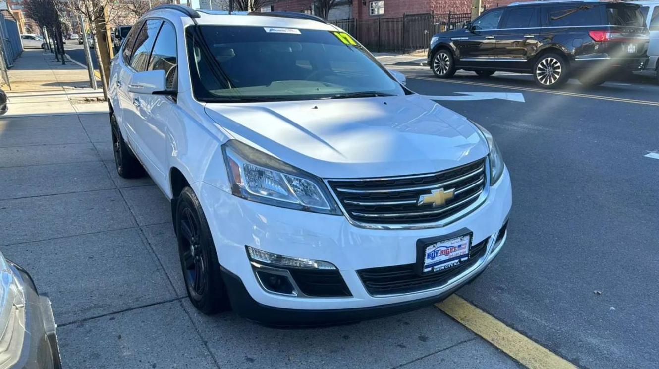 CHEVROLET TRAVERSE 2017 1GNKRGKDXHJ257834 image