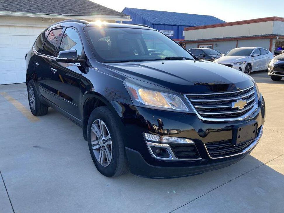 CHEVROLET TRAVERSE 2017 1GNKRHKD6HJ316061 image