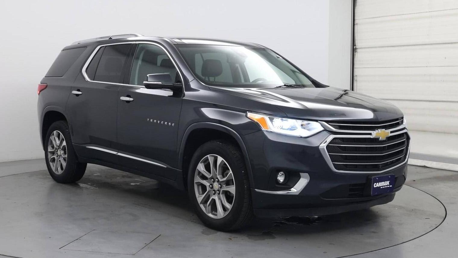 CHEVROLET TRAVERSE 2020 1GNERKKW7LJ256117 image