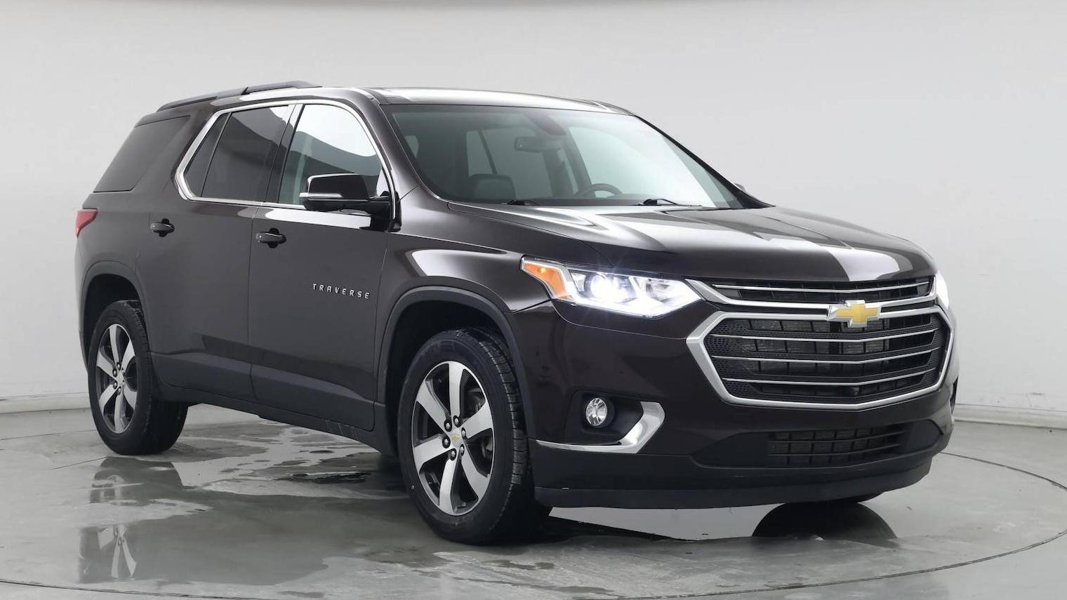 CHEVROLET TRAVERSE 2020 1GNERHKWXLJ243073 image