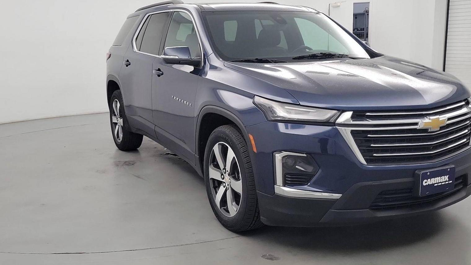 CHEVROLET TRAVERSE 2022 1GNEVHKW0NJ136094 image