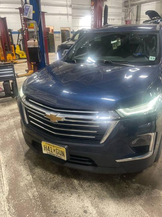 CHEVROLET TRAVERSE 2022 1GNEVGKWXNJ181943 image