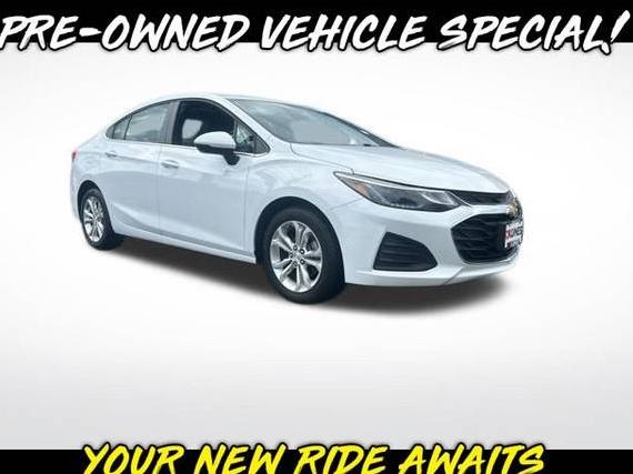 CHEVROLET CRUZE 2019 1G1BE5SM9K7146696 image