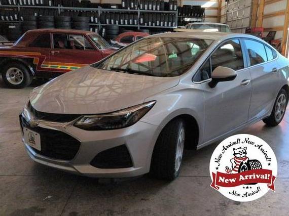 CHEVROLET CRUZE 2019 1G1BE5SM0K7130449 image