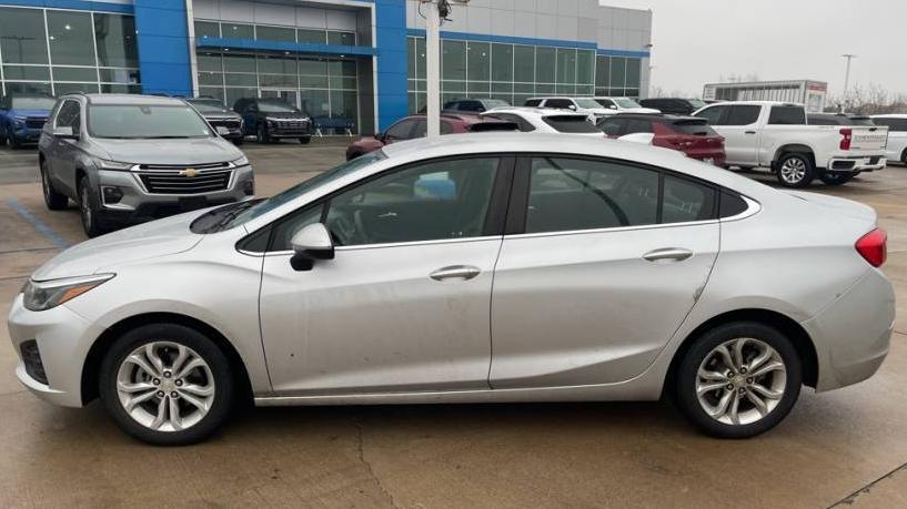 CHEVROLET CRUZE 2019 1G1BE5SM0K7138129 image