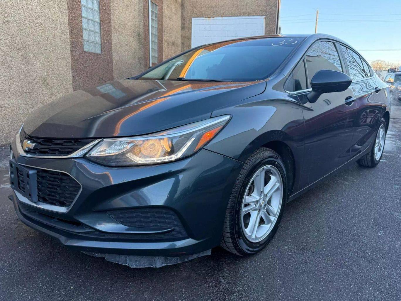 CHEVROLET CRUZE 2018 1G1BE5SM2J7106135 image