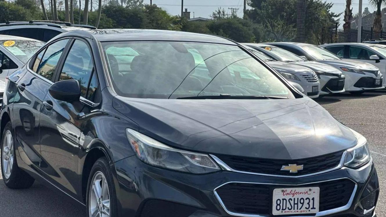 CHEVROLET CRUZE 2018 1G1BE5SM2J7218742 image