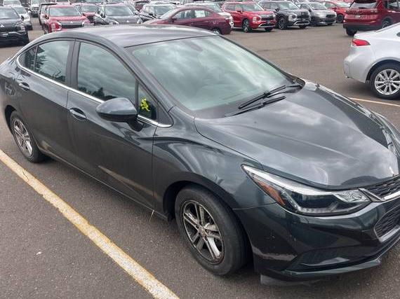 CHEVROLET CRUZE 2018 1G1BE5SMXJ7205480 image