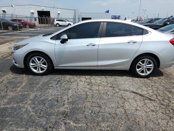 CHEVROLET CRUZE 2018 1G1BE5SM5J7137668 image