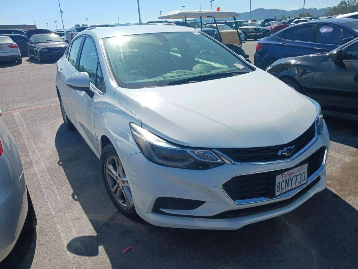 CHEVROLET CRUZE 2018 1G1BE5SM1J7167976 image