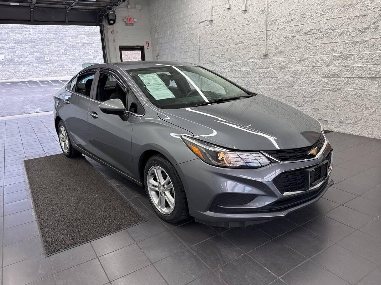 CHEVROLET CRUZE 2018 1G1BE5SM7J7210331 image