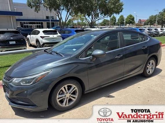 CHEVROLET CRUZE 2018 1G1BE5SM0J7121555 image