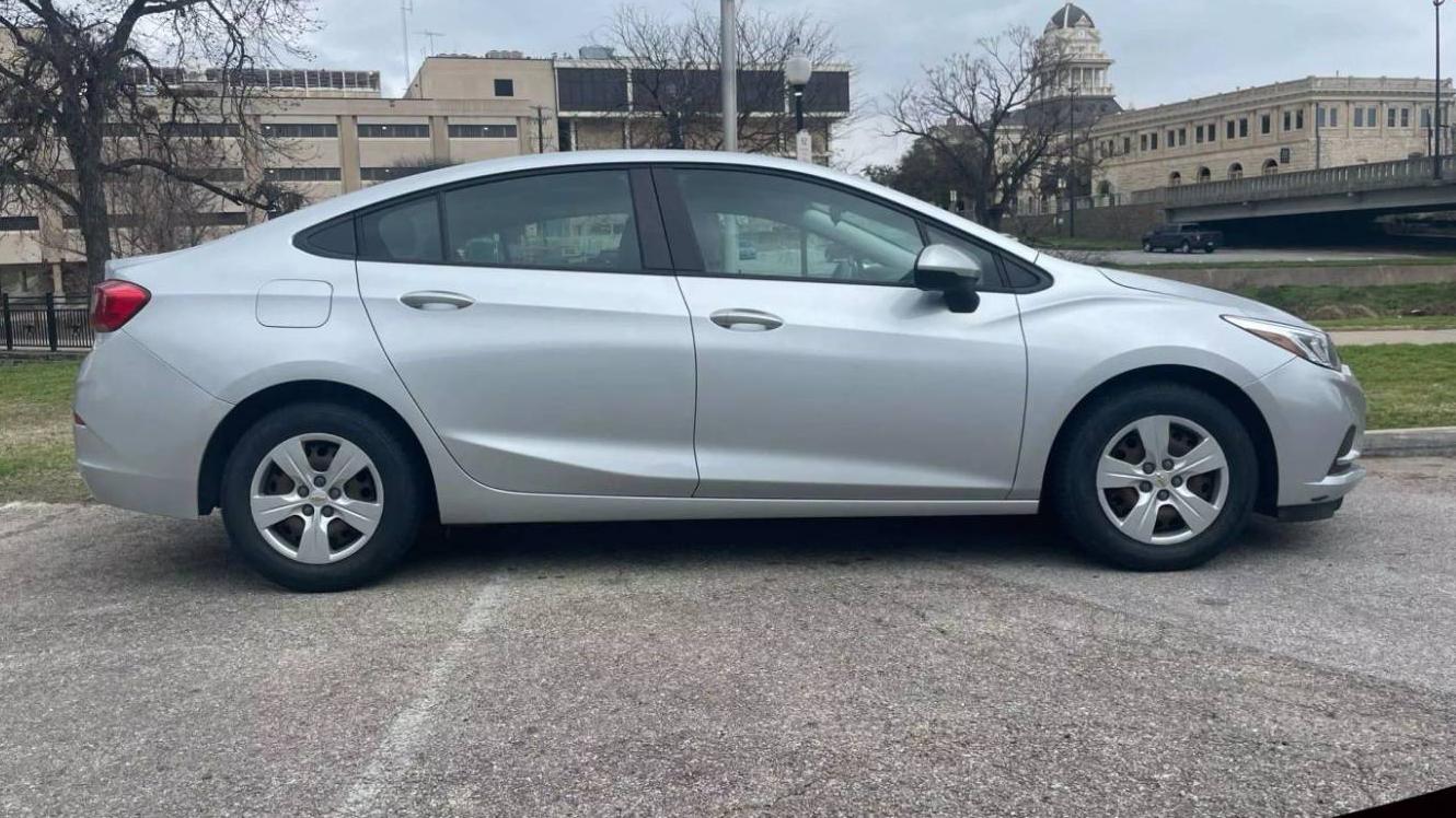 CHEVROLET CRUZE 2018 1G1BC5SM9J7225449 image