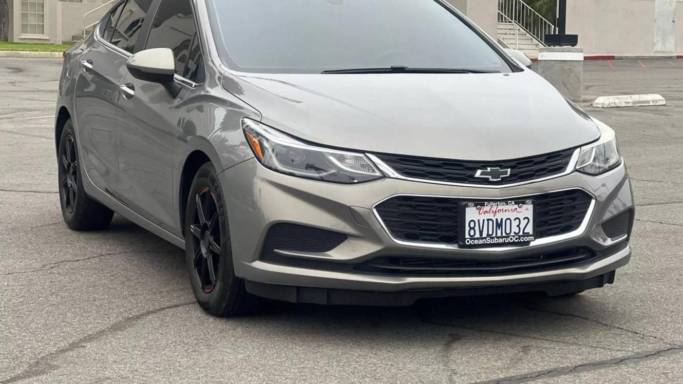 CHEVROLET CRUZE 2018 1G1BE5SM3J7154923 image