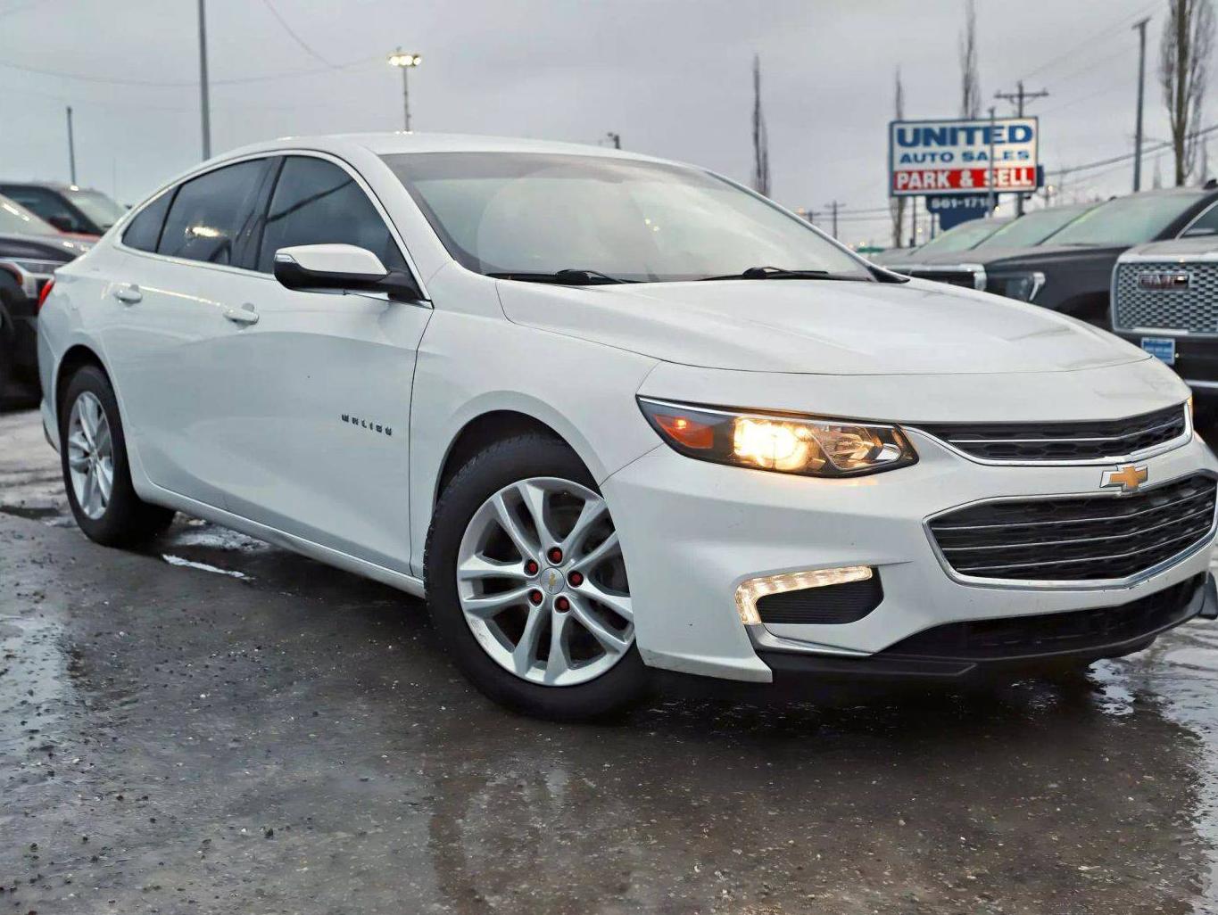 CHEVROLET MALIBU 2018 1G1ZD5ST8JF126887 image