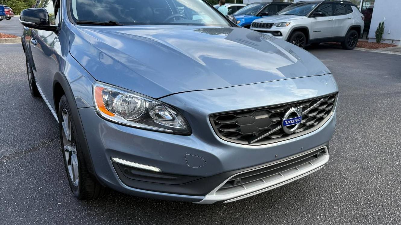 VOLVO V60CC 2018 YV440MWK8J2049550 image