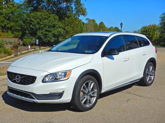 VOLVO V60CC 2018 YV440MWK7J2054724 image