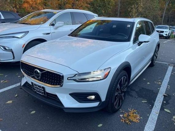 VOLVO V60CC 2024 YV4L12WB2R2135784 image VOLVO V60CC 2024 YV4L12WB2R2135784 image