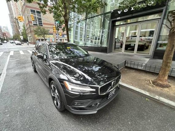 VOLVO V60CC 2024 YV4L12WY3R2140299 image VOLVO V60CC 2024 YV4L12WY3R2140299 image