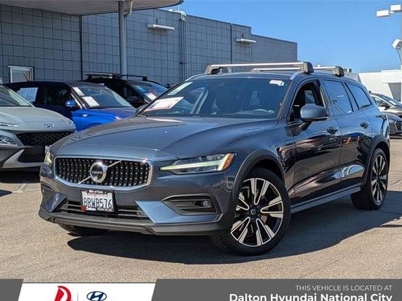 VOLVO V60CC 2020 YV4102WK6L1046906 image VOLVO V60CC 2020 YV4102WK6L1046906 image