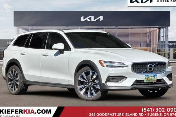 VOLVO V60CC 2022 YV4102WK0N1087423 image VOLVO V60CC 2022 YV4102WK0N1087423 image