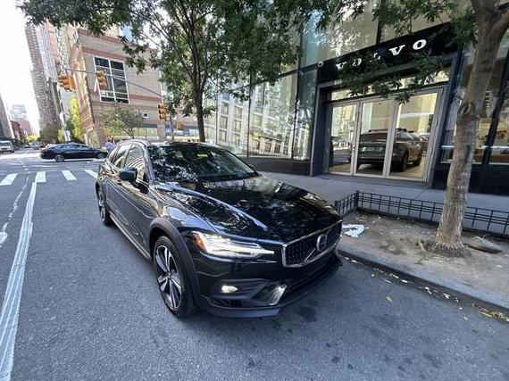 VOLVO V60CC 2025 YV4L12WK3S2147724 image VOLVO V60CC 2025 YV4L12WK3S2147724 image