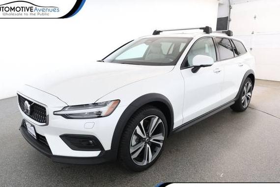VOLVO V60CC 2025 YV4L12WK9S2147212 image