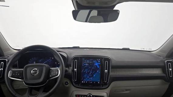 VOLVO XC40 2023 YV4L12UW7P2004451 image