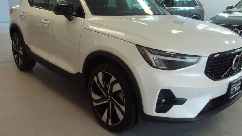 VOLVO XC40 2023 YV4L12UW0P2970916 image