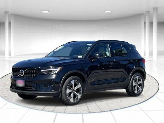 VOLVO XC40 2023 YV4K92HM8P2050271 image