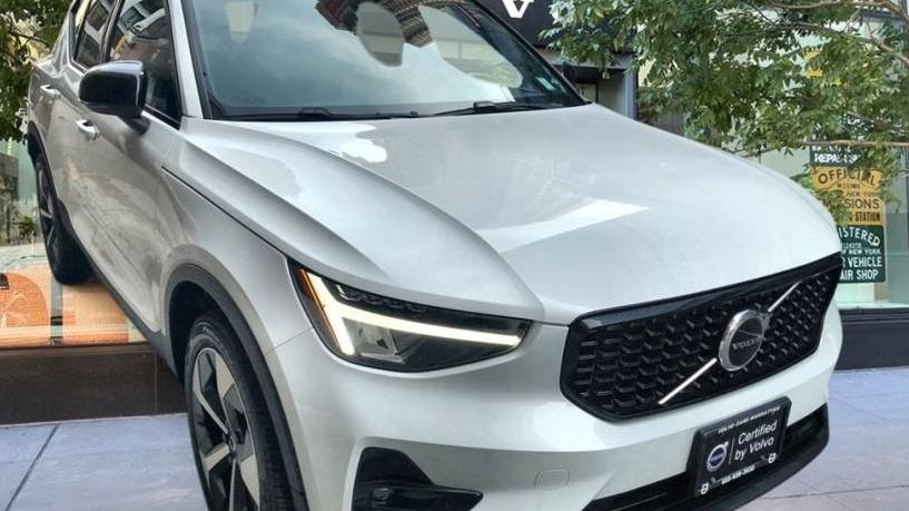 VOLVO XC40 2023 YV4L12UWXP2961267 image