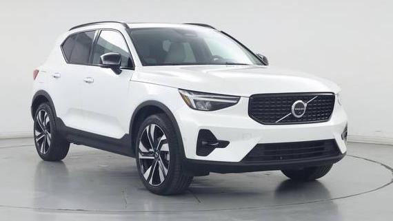 VOLVO XC40 2023 YV4L12UW8P2067879 image