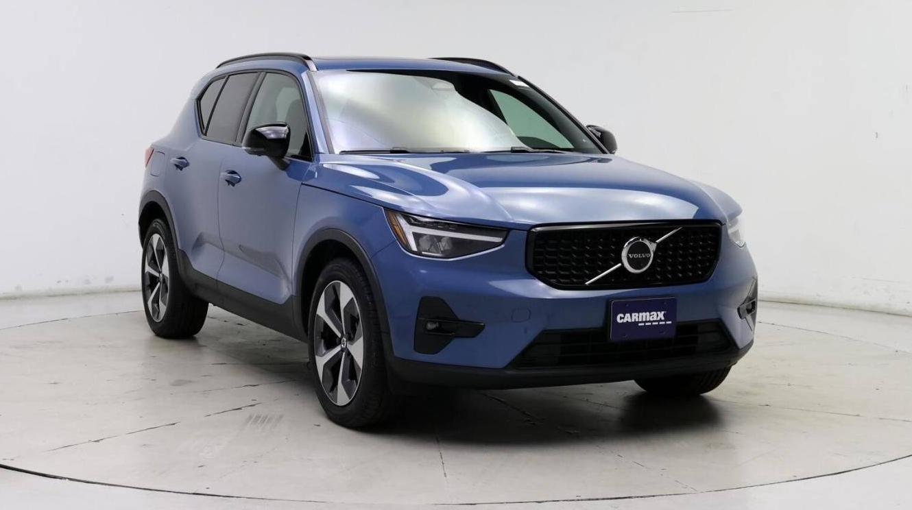 VOLVO XC40 2023 YV4L12UX1P2963840 image