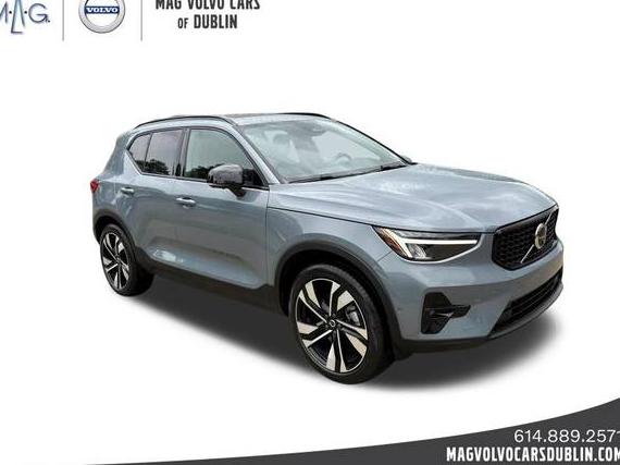 VOLVO XC40 2023 YV4L12UW2P2025756 image