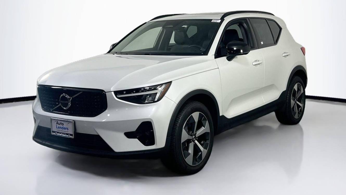 VOLVO XC40 2023 YV4L12UW6P2943414 image