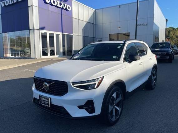 VOLVO XC40 2023 YV4L12UW7P2915430 image
