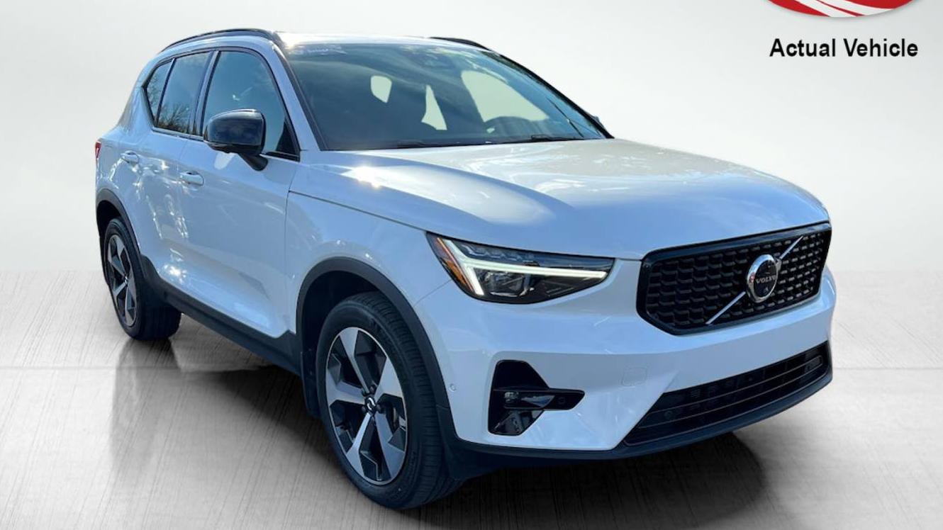 VOLVO XC40 2023 YV4L12UXXP2045424 image