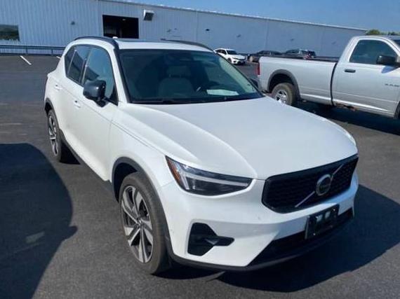 VOLVO XC40 2023 YV4L12UX2P2064887 image
