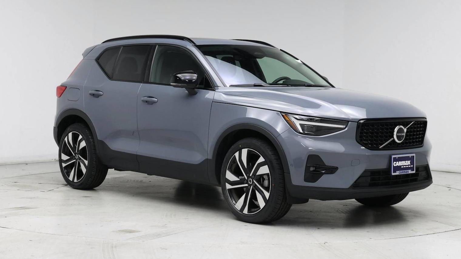 VOLVO XC40 2023 YV4L12UX7P2032372 image