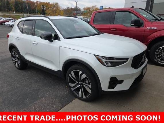 VOLVO XC40 2023 YV4L12UX2P2042145 image