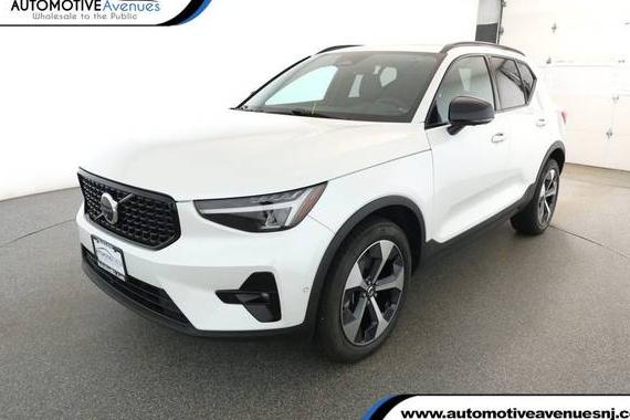 VOLVO XC40 2023 YV4L12UW2P2927419 image