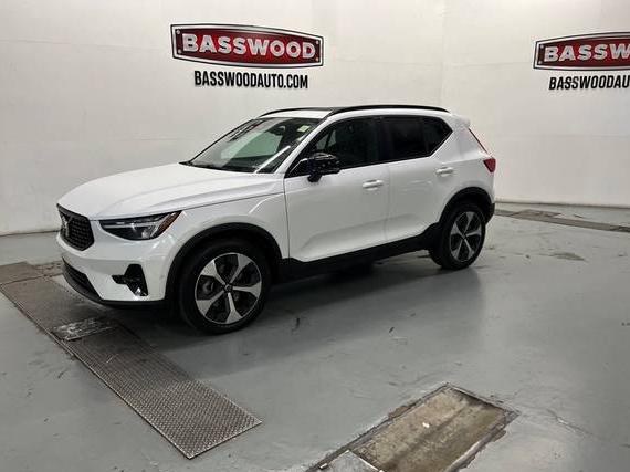 VOLVO XC40 2023 YV4K92HM1P2056493 image