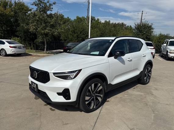 VOLVO XC40 2023 YV4L12UW8P2002644 image