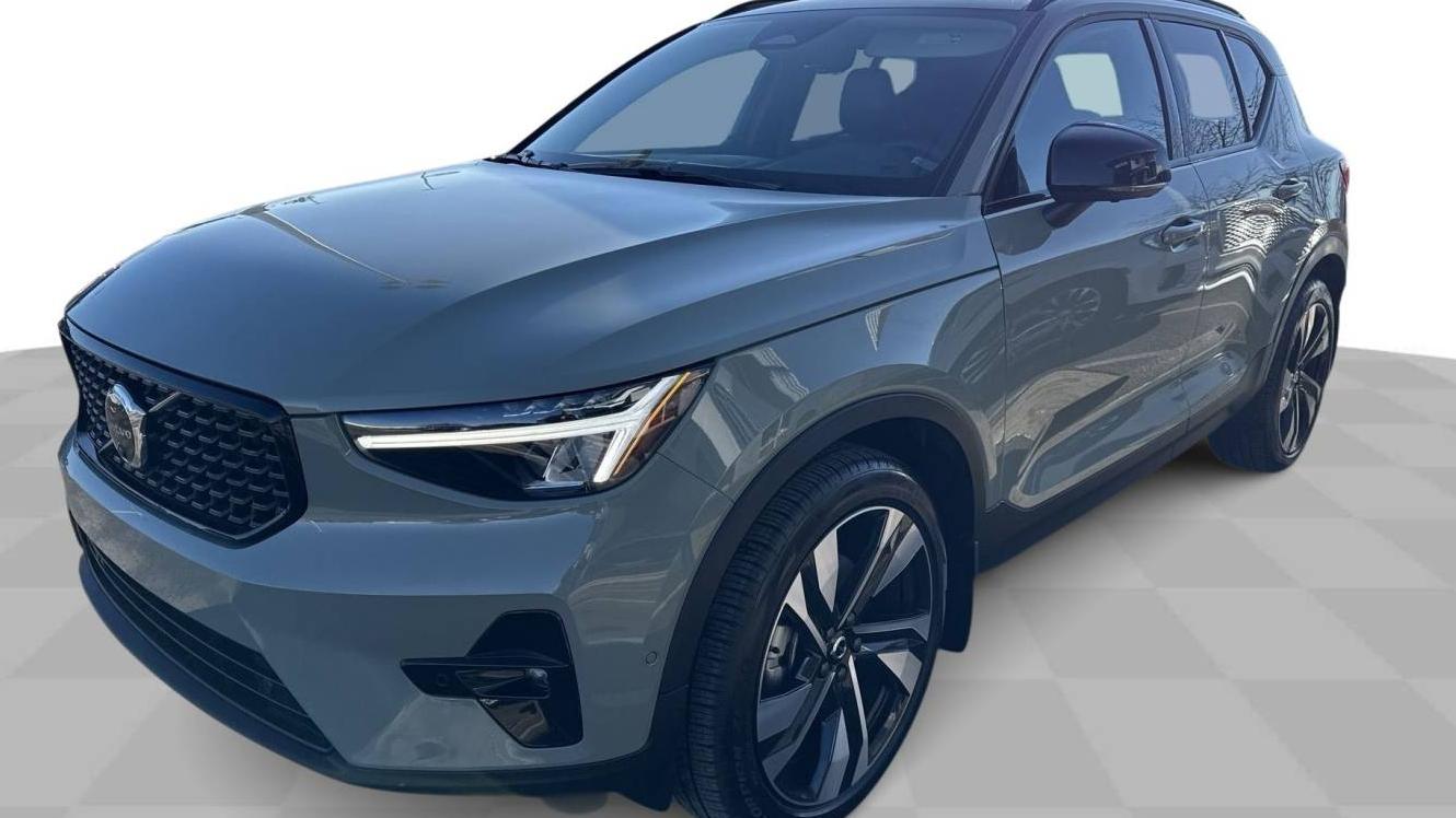 VOLVO XC40 2023 YV4L12UW0P2019521 image