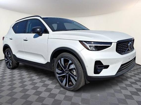 VOLVO XC40 2023 YV4L12UW4P2050786 image