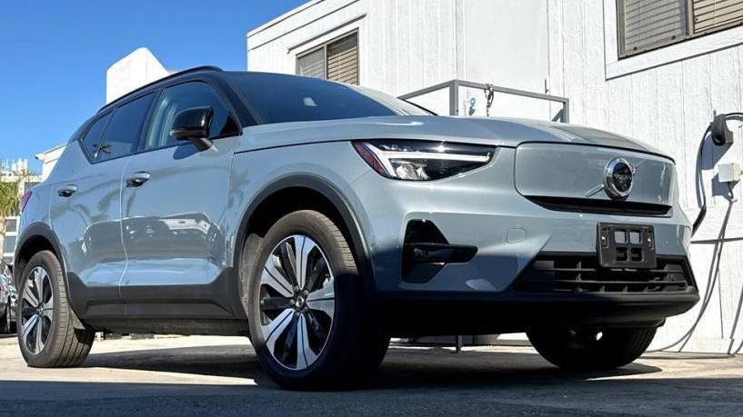 VOLVO XC40 2023 YV4ED3UL3P2037572 image