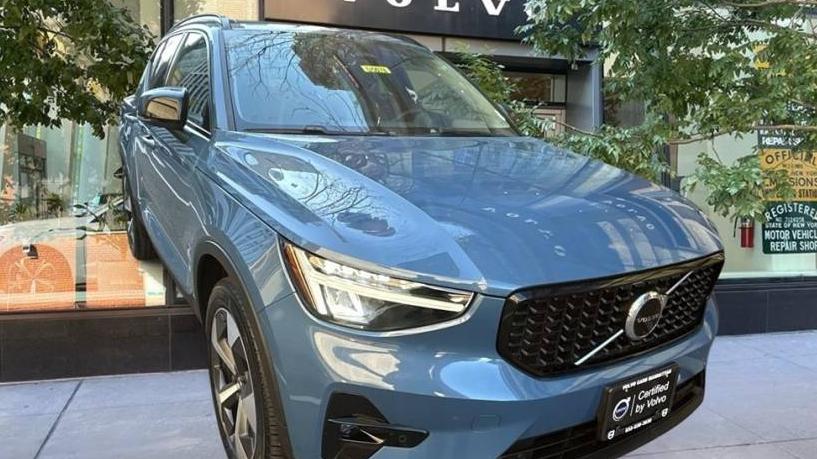 VOLVO XC40 2023 YV4L12UW1P2983920 image