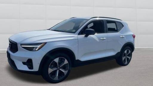 VOLVO XC40 2023 YV4L12UW8P2939784 image