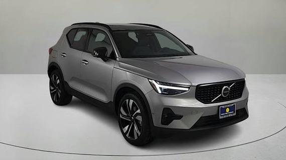 VOLVO XC40 2026 YV4L12UM7T2666667 image