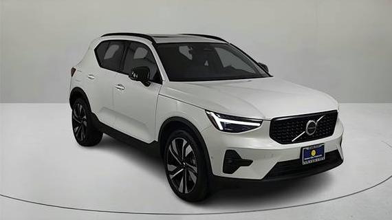 VOLVO XC40 2026 YV4L12UM2T2659240 image